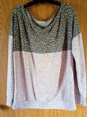 twenty second Mauve and Olive Leopard Colorblock Top